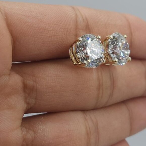 18Kt Gold 7 IGI Certified Lab Grown Diamond Studs Earrings - Picture 2 of 3